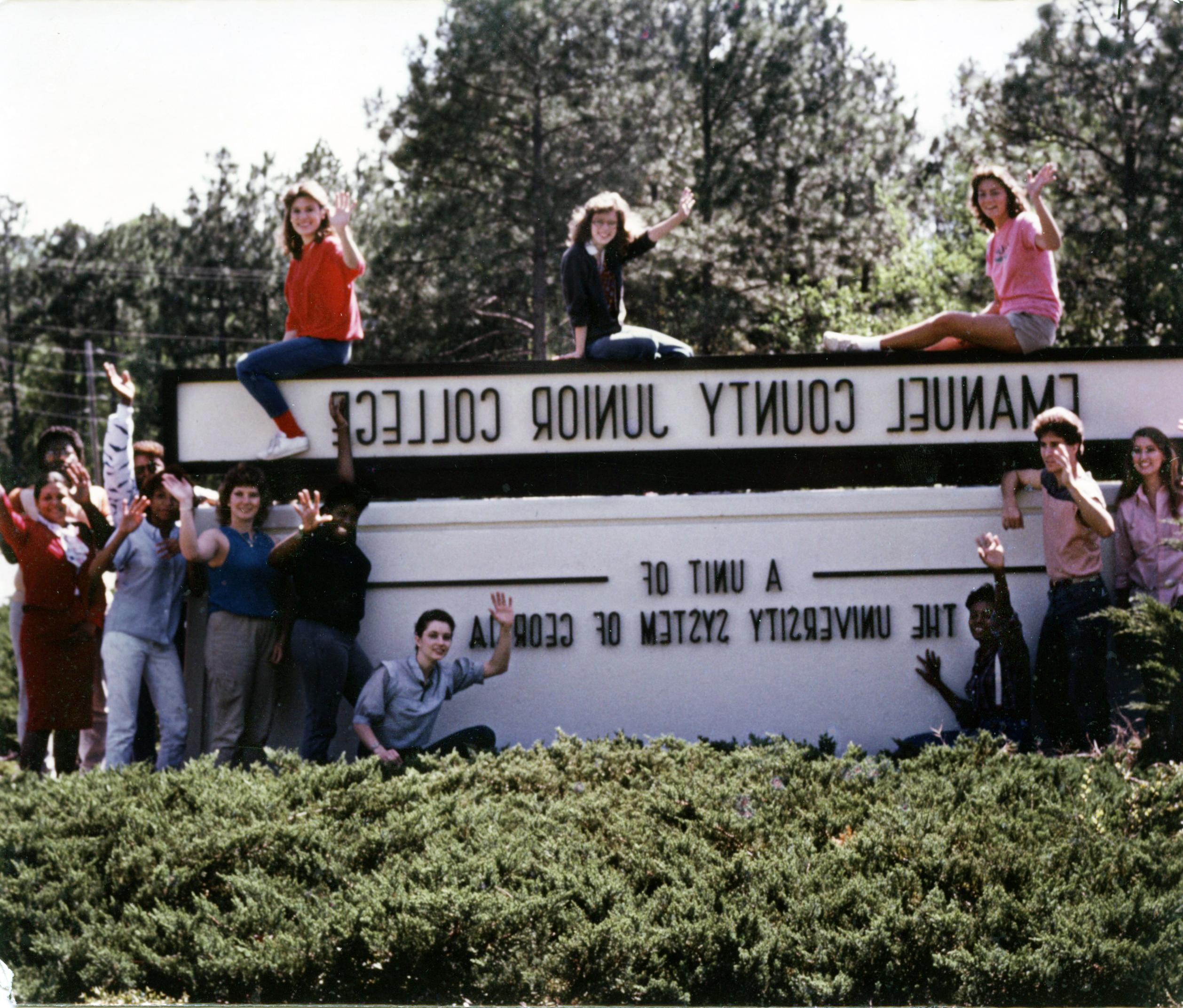 history-ecjc-sign-students